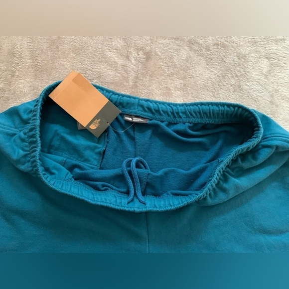 The North Face Men’s Logo Fleece Shorts - Picture 10 of 16